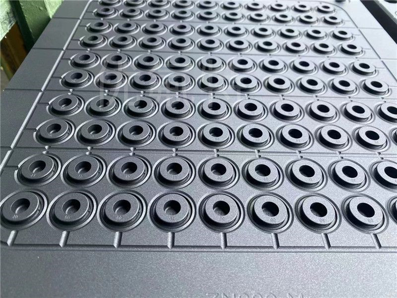 橡膠模具耐磨，不粘噴涂